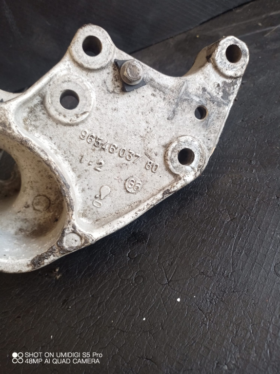 Suport Citroen C5 III, motorizare 2.2 diesel - COD 9654603780