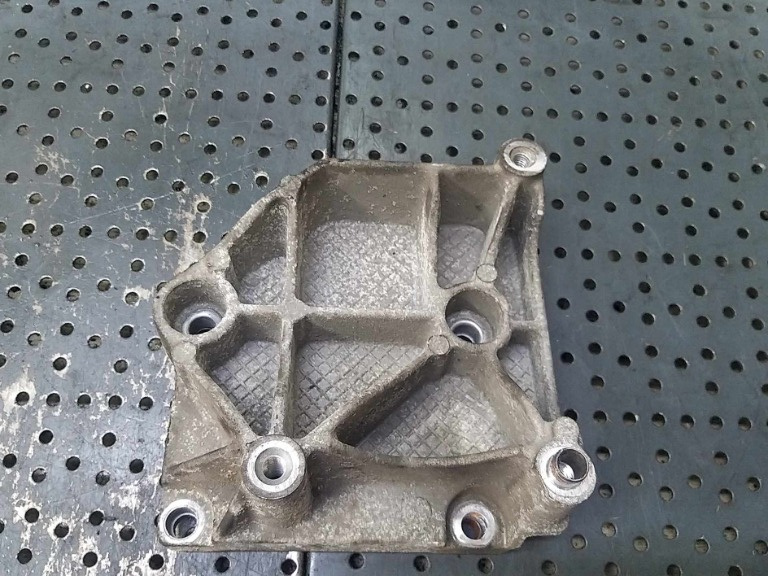 Suport compresor 1.6 b peugeot 206 9657137480