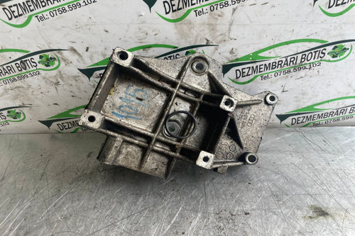 Suport compresor AC 058260885 Volkswagen VW Passat B5 [1996 - 2000] wagon 1.8 Syncro MT (125 hp)