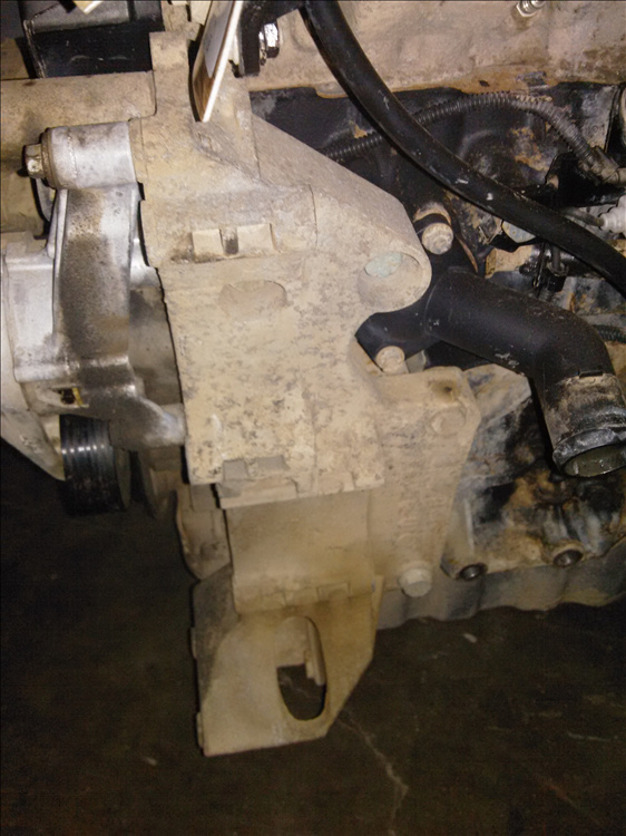 Suport compresor AC VOLKSWAGEN TRANSPORTER T5 1.9 TDI an fabr. 2006