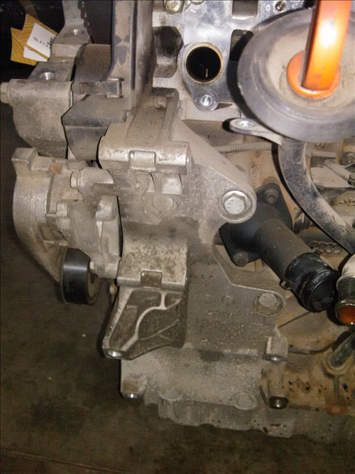 Suport compresor AC VW PASSAT B 6 2.0 TDI an fabr. 2008
