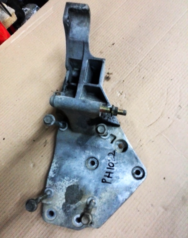 SUPORT COMPRESOR ALTERNATOR NISSAN NAVARA PATHFINDER 2.5 D40 2005. . . 2010