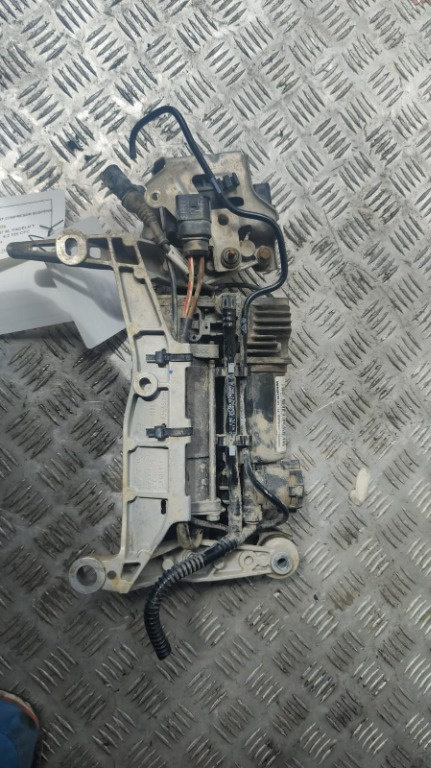 Suport compresor suspensie Audi Q7 4L 4.2 TDI 340cp / 250Wk cod motor CCF transmisie automata an 201...