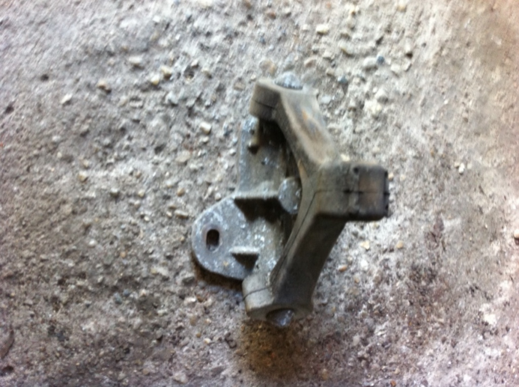 Suport cu tampon toba Audi A4 B6 [2000 - 2005] Avant wagon 5-usi 2.0 FSI MT (150 hp) 2.0 FSI AWA