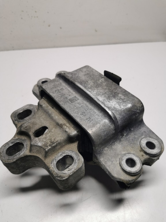 Suport cutie de viteze VW Passat B6 2.0 TDI tampon cutie 3C0199555