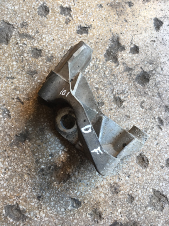 Suport cutie dreapta spre fata Audi A8 D3/4E [2002 - 2005] Sedan 4.2 tiptronic quattro (335 hp) AUDI A8 (4E_) 10.2002 - 07.2010 A8 4.2 QUATTRO 4.2 - BFM
