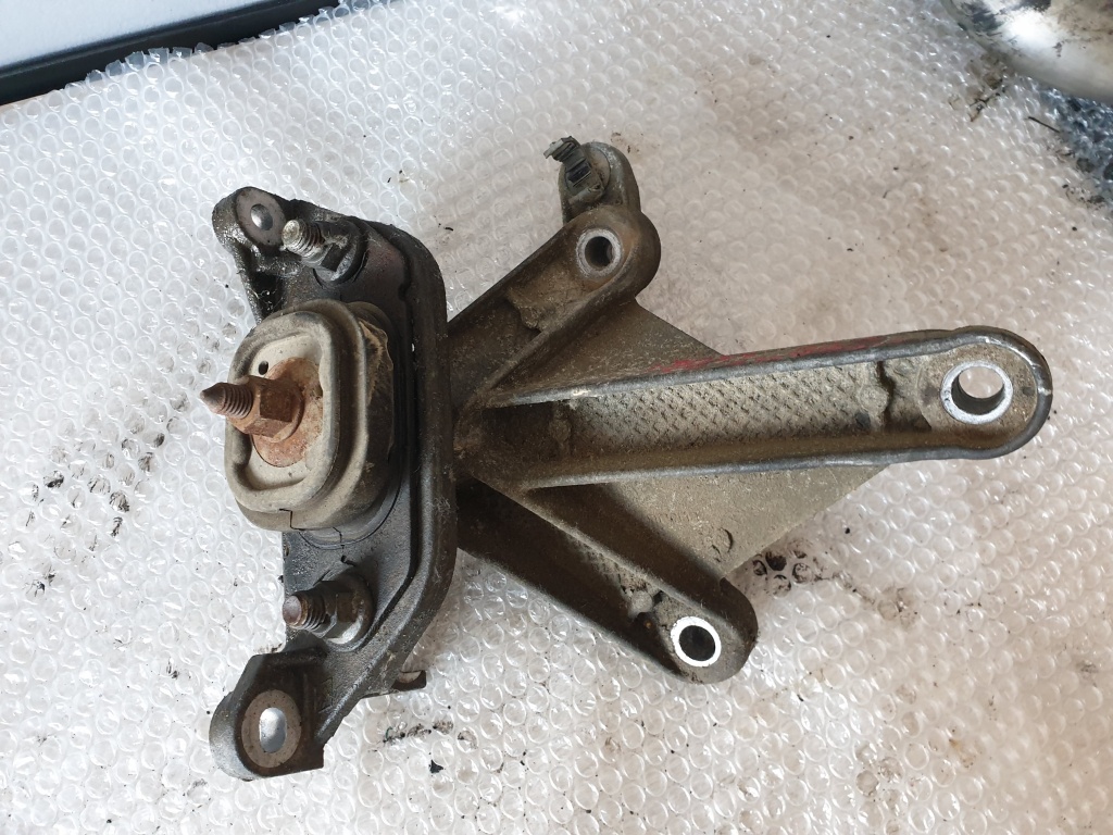 Suport cutie viteza renault megane 2 1.5 dci 8200043084
