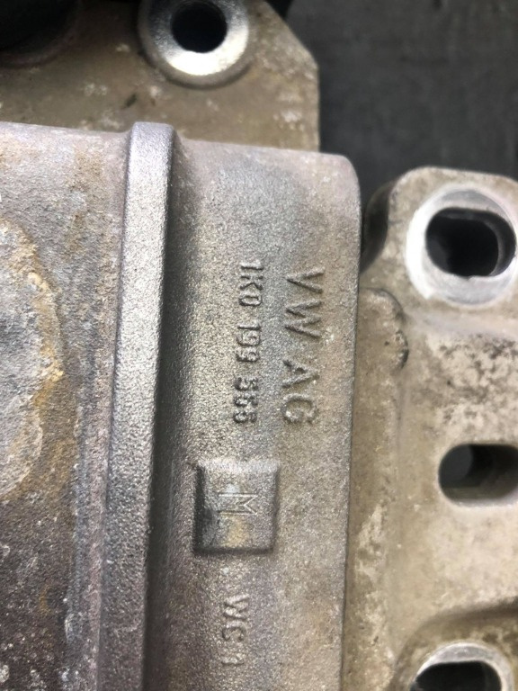 Suport cutie viteze 1.6 benz seat leon 1p vw golf 5 1k touran 1k0199555