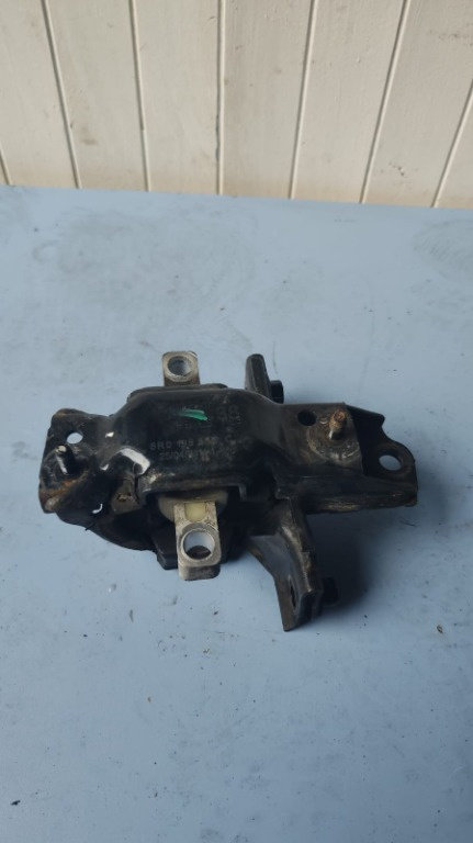 Suport cutie viteze Audi A1 1.6 TDI Hatchback cod motor CAYB an 2014 cod 6R0199555C