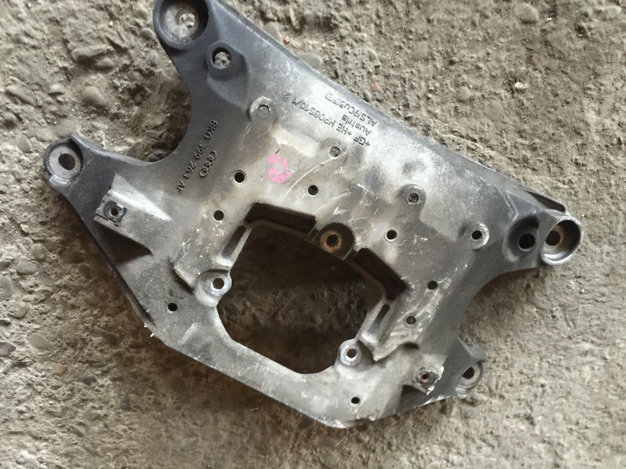 Suport cutie viteze AUDI A4 B8 8K 2.0 TDI 2009 2010 2011 2012