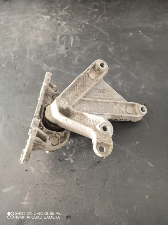 Suport cutie viteze , Renault Clio generatia 3 , 2005 - 2009 COD - 8200457080