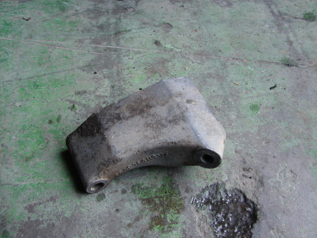 Suport din aluminiu Mercedes-Benz Vito W638 [1996 - 2003] Minivan 113 CDI MT (102 hp) 2.2 CDI