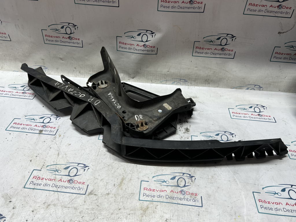 Suport dreapta bara fata Skoda Octavia 2 2012, 1Z0807184
