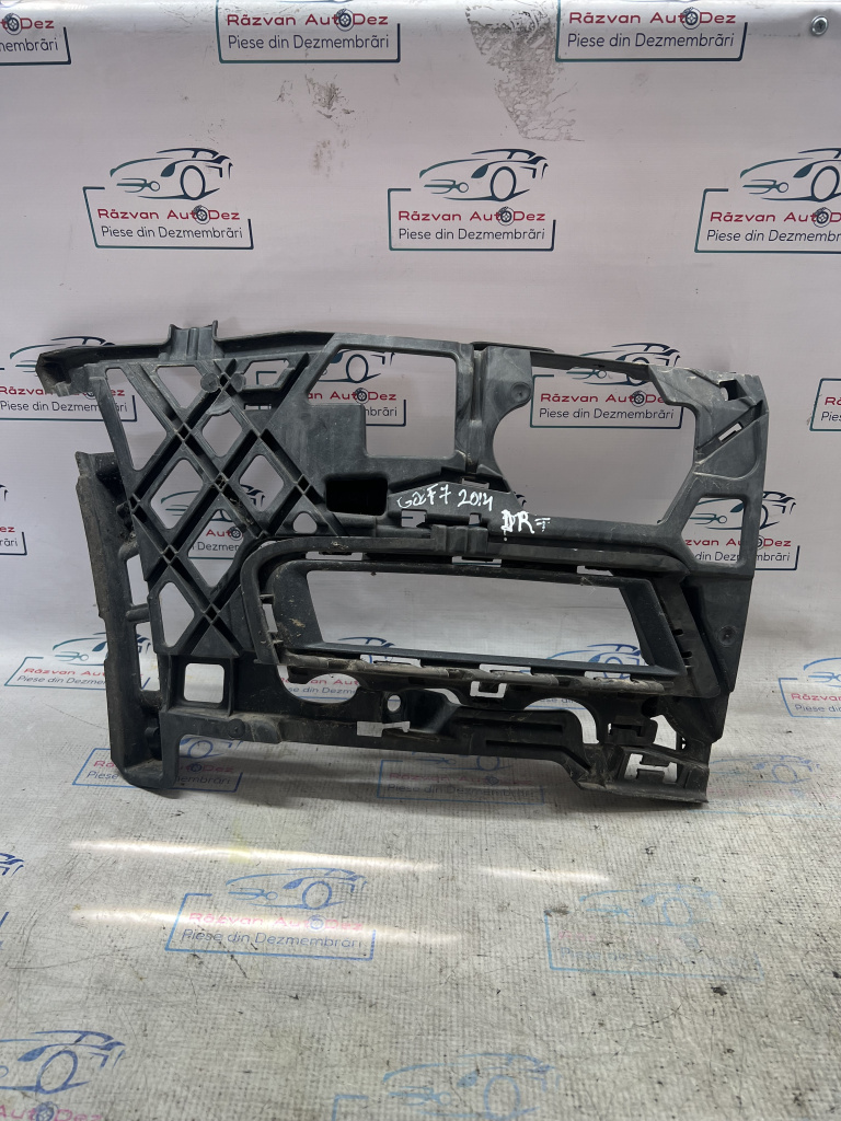 Suport dreapta bara fata Volkswagen Golf 7 2015, 5G0807724D