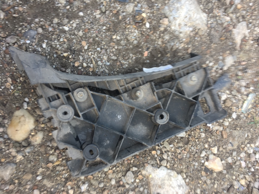 Suport dreapta bara spate Audi A4 B5 [facelift] [2000 - 2001] Sedan 1.9 TDI MT (90 hp) (8D2 B5)