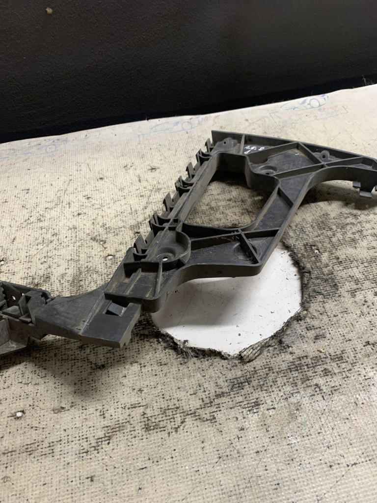 Suport dreapta bara spate Audi A5 - Motorina 2014, 8T0807454
