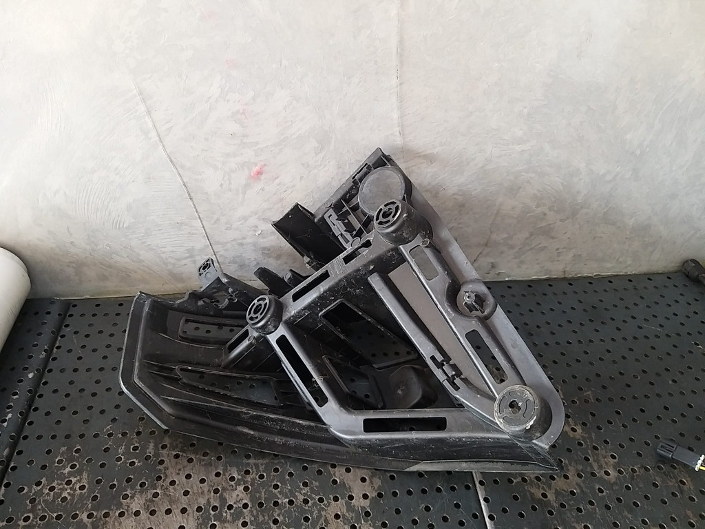 Suport dreapta bara spate citroen c5 aircross 9826677080
