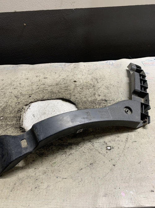 Suport dreapta bara spate Peugeot 3008 - Motorina 2010, 9683047280