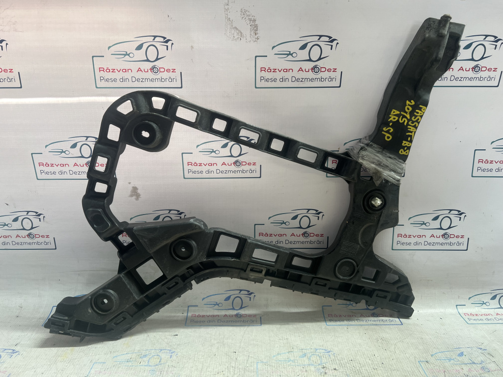Suport dreapta bara spate Volkswagen Passat B8 Berlina 2015, 3G5807394 / CU DEFECT