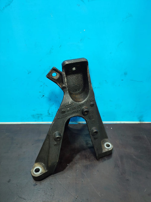Suport dreapta motor Audi A6 C6 2.0 TDI 4F0199308P