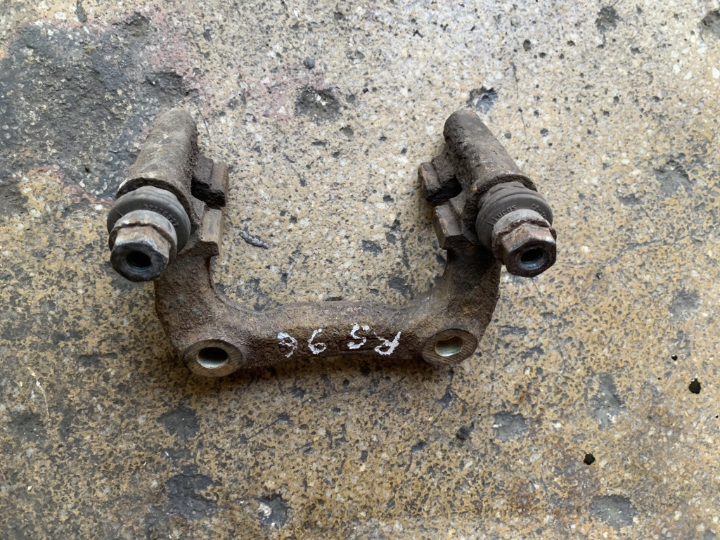 Suport etrier dreapta spate Volkswagen VW Bora [1998 - 2005] Sedan 1.9 TDI MT (150 hp) (1J2)