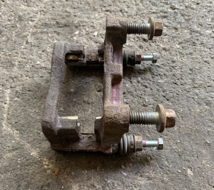 Suport etrier spate dreapta Ford Mondeo 4 [2007 - 2010] Liftback 2.0 TDCi DPF AT (140 hp) MK4 (BA7)