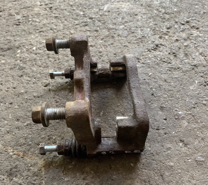 Suport etrier spate stanga Ford Mondeo MK4 [2007 - 2010] Liftback 2.2 TDCi DPF MT (175 hp) MK4 (BA7)