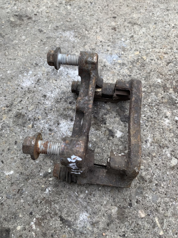 Suport etrier stanga spate Ford Mondeo MK4 [2007 - 2010] Liftback 2.0 TDCi DPF AT (140 hp) MK4 (BA7) TITANIUM