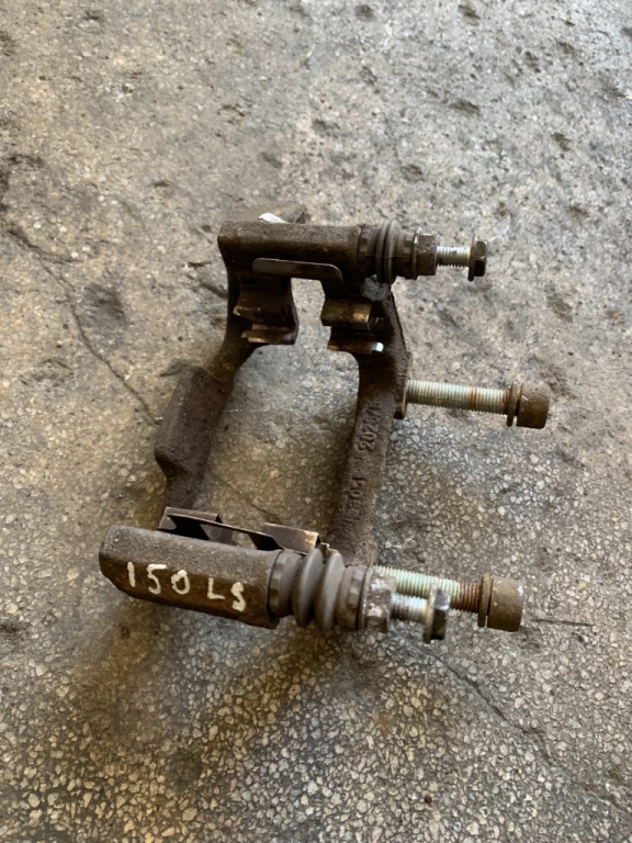 Suport etrier stanga spate Volkswagen VW Jetta 5 [2005 - 2011] Sedan 4-usi 2.0 TDI MT (140 hp) (1K2)