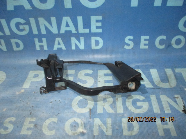 Suport far BMW E60 (o ureche de prindere rupta)