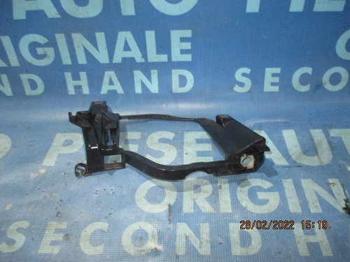 Suport far BMW E60 (o ureche de prindere rupta)