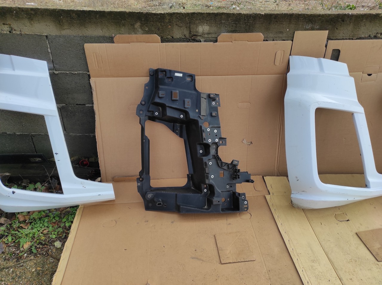 Suport far camion FORD F-MAX cod JC46-17H070-AE