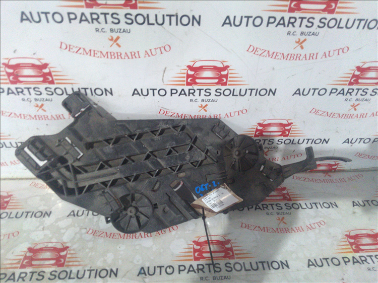 Suport far dreapta 2.0 tdi SKODA OCTAVIA 2 an fabr. 2011