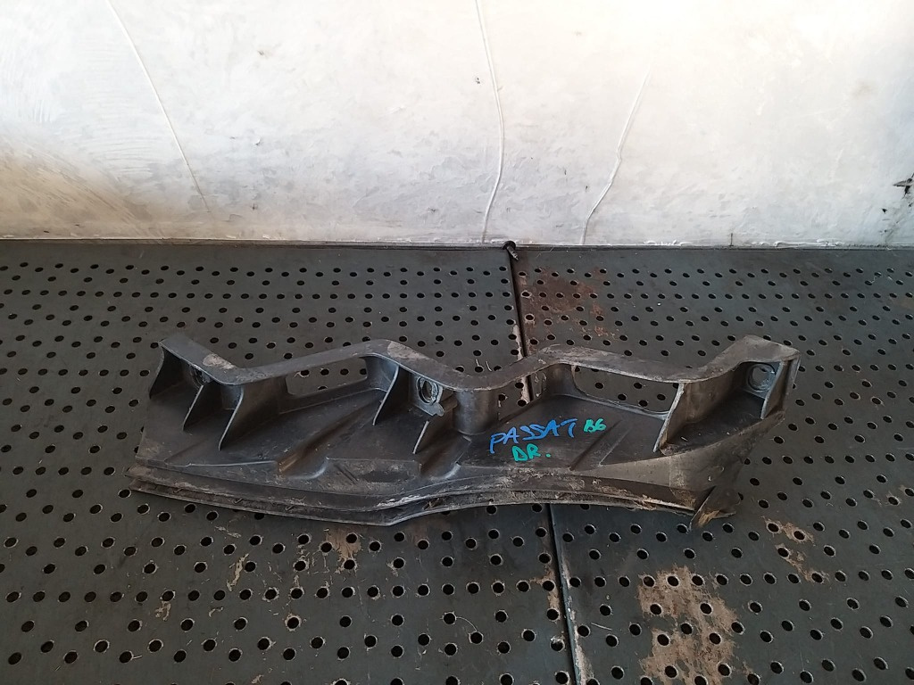 Suport far dreapta vw passat b6 3c 3c0807890