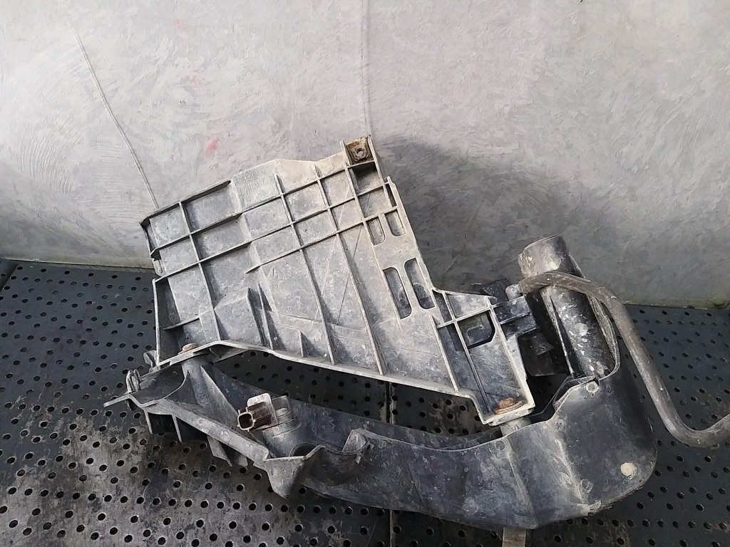 Suport far stanga audi a5 8t 8t0805607l
