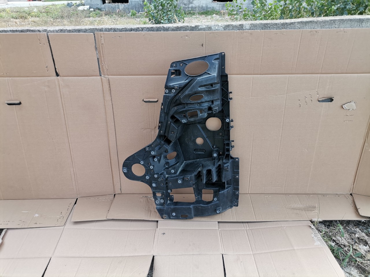 Suport far stanga Mercedes Actros MP4 cod A9608852165