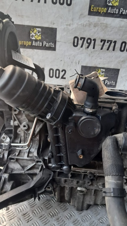 Suport filtru ulei Volvo V70 an 2011 2.0 D5204T2 cod 30757730