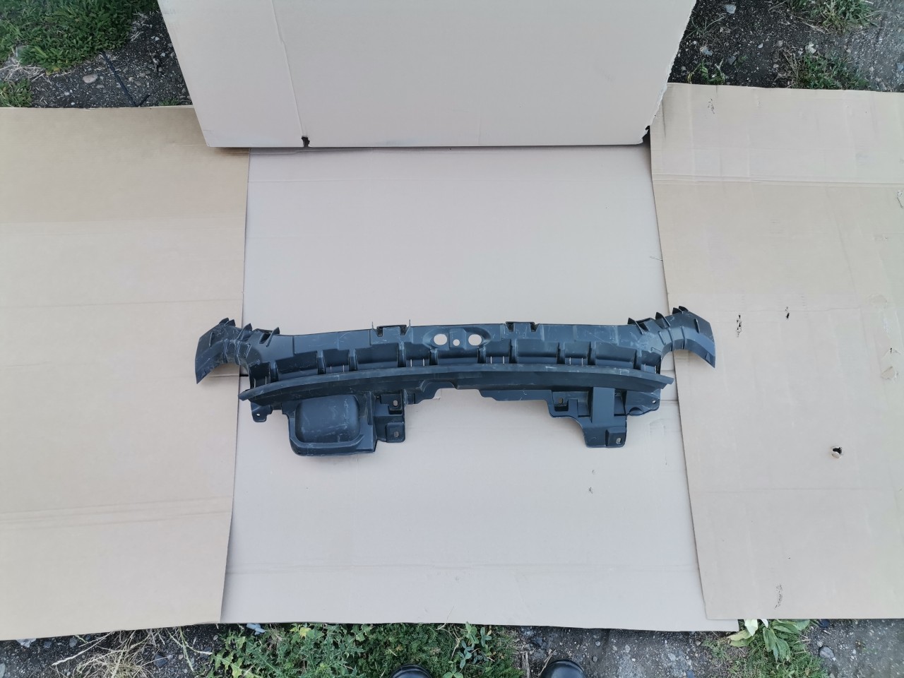 Suport grila radiator Ford Fiesta (2013-2018) cod C1BB17H763A