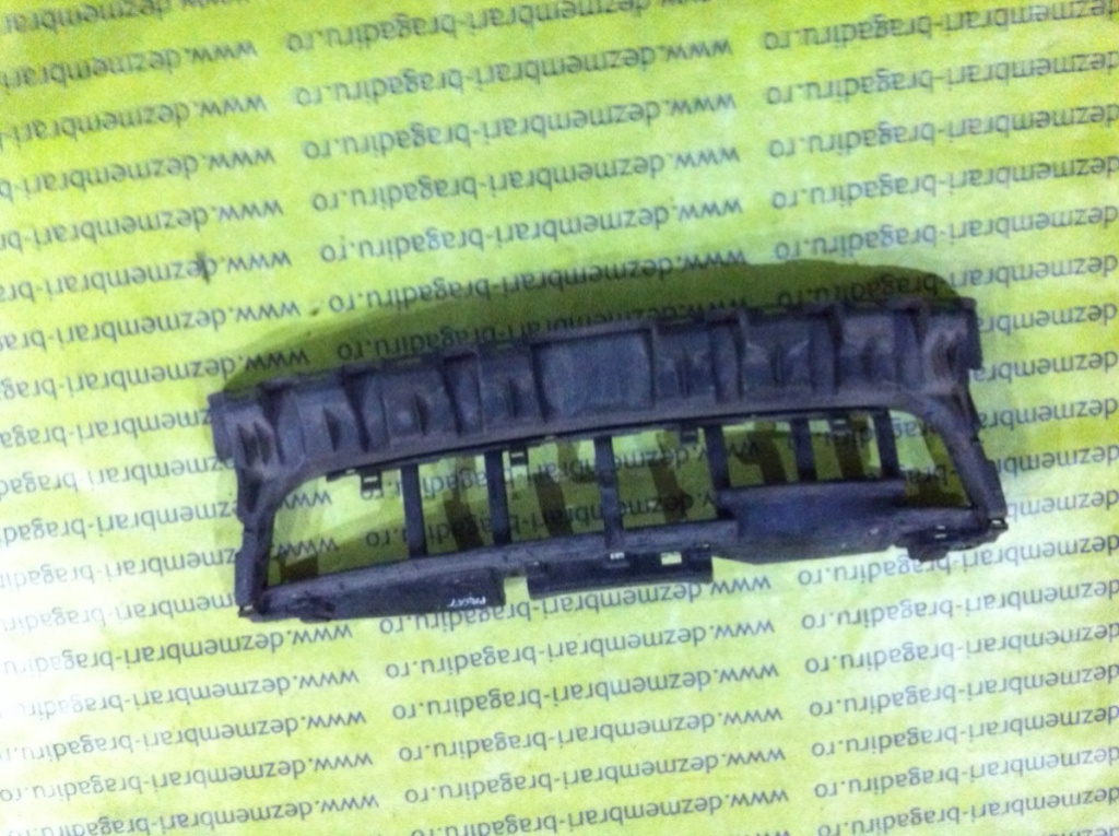 Suport grila radiator Volkswagen VW Passat B5 [1996 - 2000] Sedan 4-usi 1.8 MT (150 hp) (3B2) 1.8T 20V