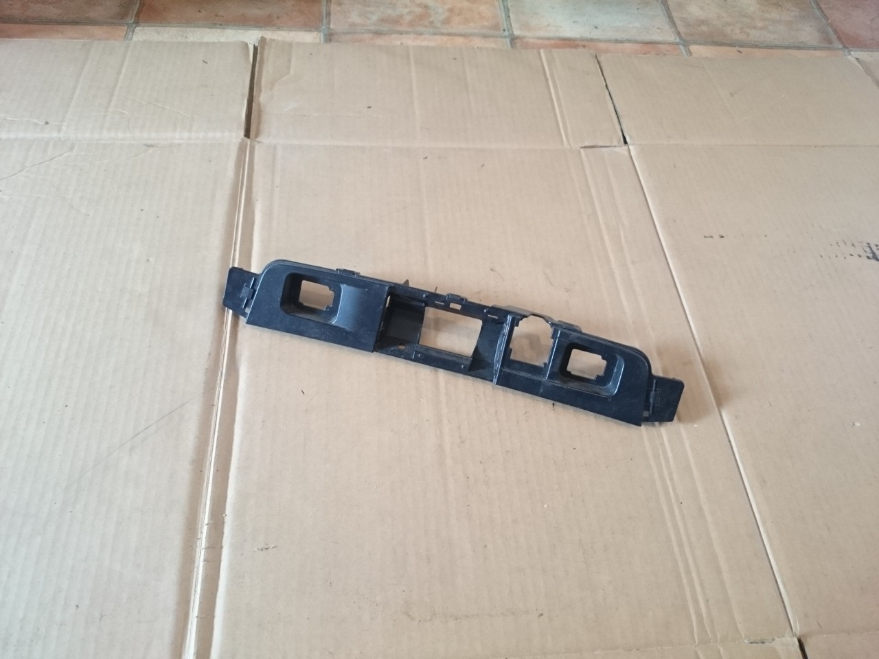 Suport lampi numar camera spate Mazda CX-30 cod DGH9-50854 / DCJ1-50854