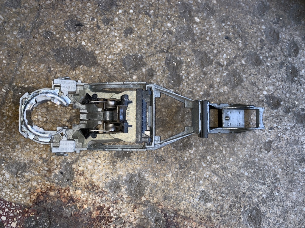 Suport maner deschidere din exterior usa dreapta Volkswagen VW Polo 4 9N [2001 - 2005] Hatchback 3-usi 1.2 MT (54 hp) (9N_) 1