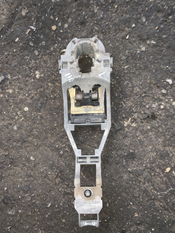 Suport maner deschidere din exterior usa stanga Volkswagen VW Polo 4 9N [2001 - 2005] Hatchback 3-usi 1.2 MT (54 hp) (9N_) 1