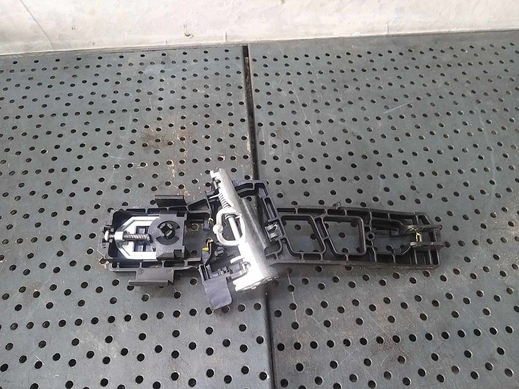 Suport maner dreapta fata ford fiesta 6 cb1 ccn 8a61a224a36am