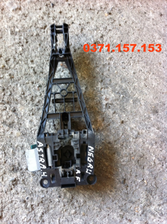 Suport maner exterior dreapta fata Opel Astra H [2004 - 2007] Hatchback 1.6 MT (105 hp) (L48) Twinport