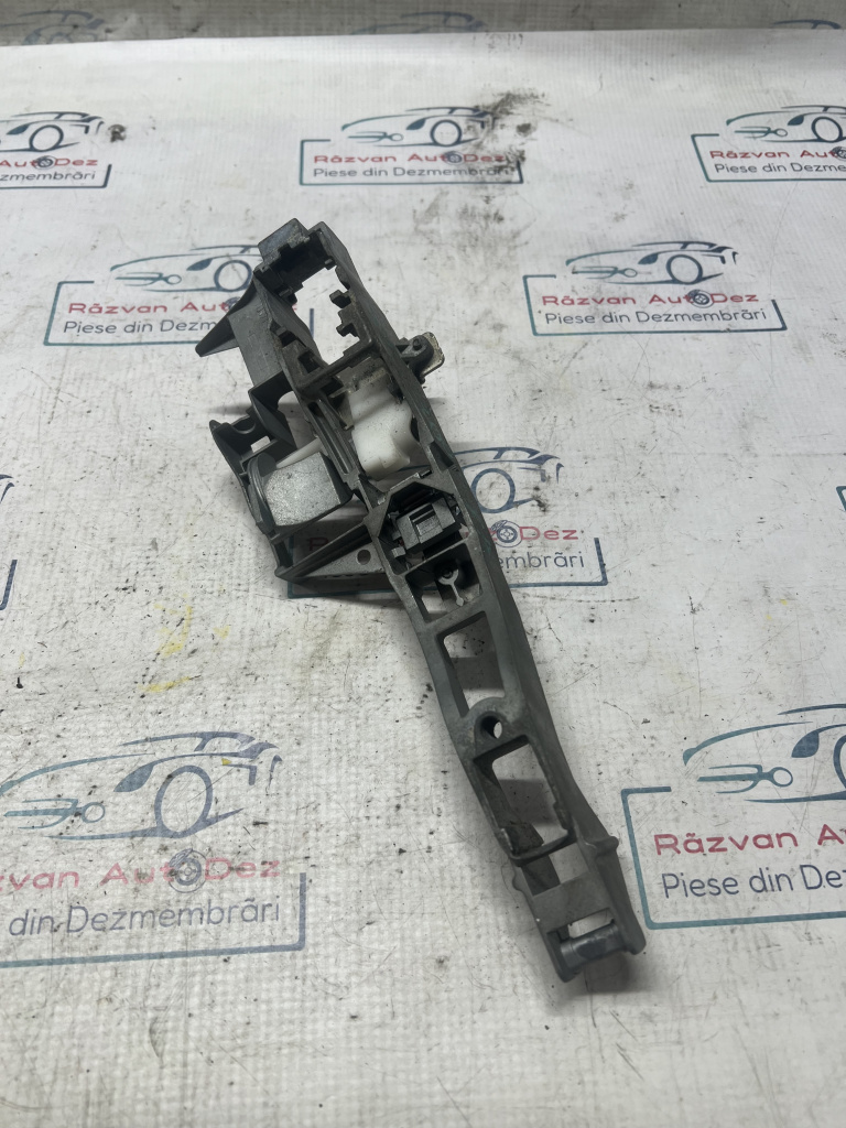 Suport maner exterior fata stanga Peugeot 2008 2012, 9688668180