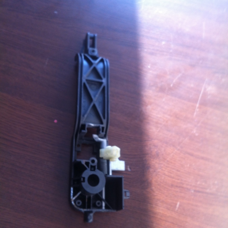 Suport maner exterior Ford Focus [facelift] [2001 - 2007] Sedan 1.8 TDCi MT (115 hp) (DFW) Ghia