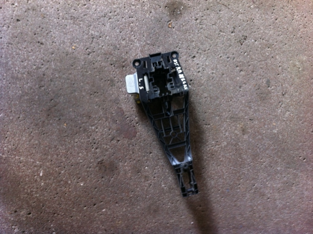 Suport maner exterior stanga spate Opel Astra H [2004 - 2007] Hatchback 1.6 MT (105 hp) (L48) Twinport