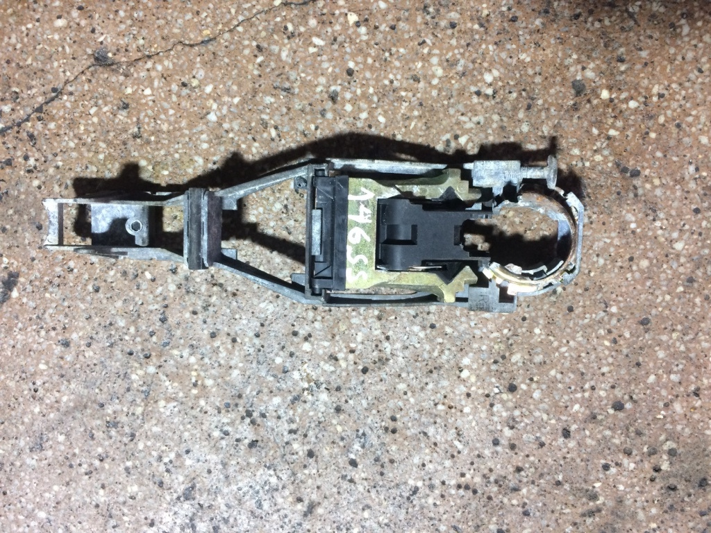 Suport maner exterior stanga spate Volkswagen VW Golf 4 [1997 - 2006] Hatchback 5-usi 1.9 TDI MT (131 hp) (1J1)
