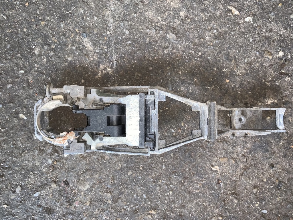 Suport maner exterior usa dreapta spate Skoda Octavia [1996 - 2000] Liftback 5-usi 1.6 MT (75 hp) (1U2) 8V