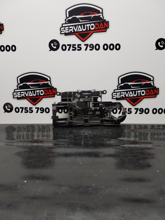 Suport maner interior dreapta fata BMW Seria 5 (2010-2017) [F10] 2.0 Motorina 2012, X4717565009